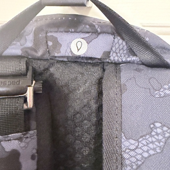 Pacsafe Vibe25 Anti-theft backpack - Picture 5 of 11